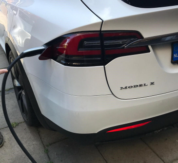 Tesla Oplader
